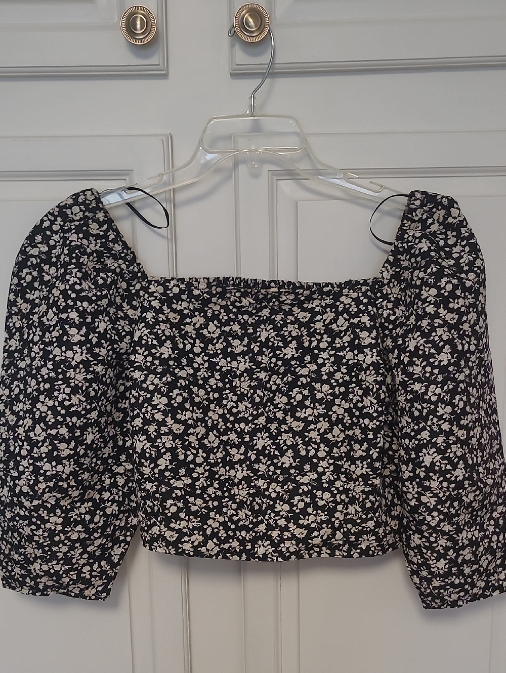 Levi's Black and White Floral Square-Neck Off Shoulder Puff Sleeve Crop Top